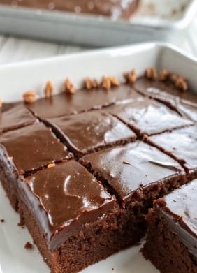 The BEST Chocolate Texas Sheet Cake – Moist, Fudgy & Crowd-Pleasing