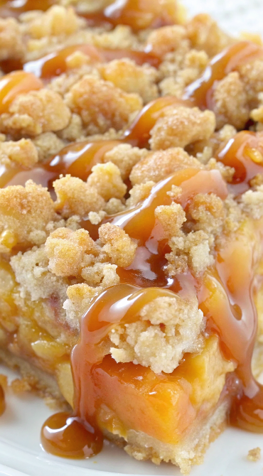 Caramel Crumble Peach Pie – The Ultimate Summer Dessert with Salted Caramel Bliss